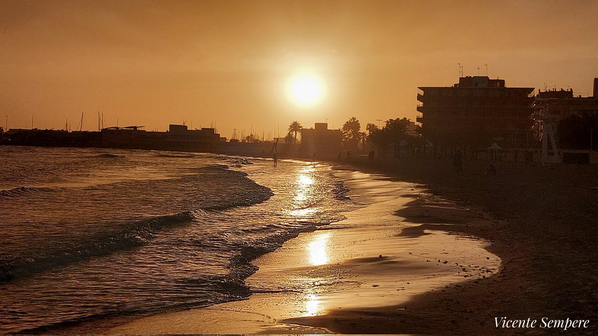 Playa de Levante. #santapola🇪🇦 #España🇪🇦 #nofilters #sinfiltros📷 #mediterraneansea🌊 #mediterráneo #playa #beach🌴☀️ #costablanca @SantaPolaTurism