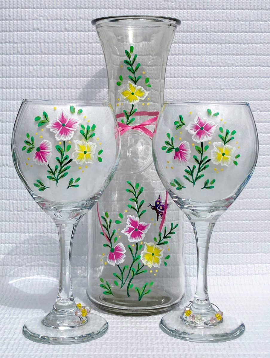 Wine gift set etsy.com/listing/100123… #winegiftset #carafeandglasses #mothersdaygift #SMILEtt23 #CraftBizParty #etsyshop #etsyhandmade