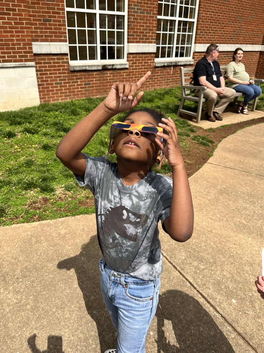 Pictures truly speak a thousand words. The awe of the eclipse! ☀️ 🌖