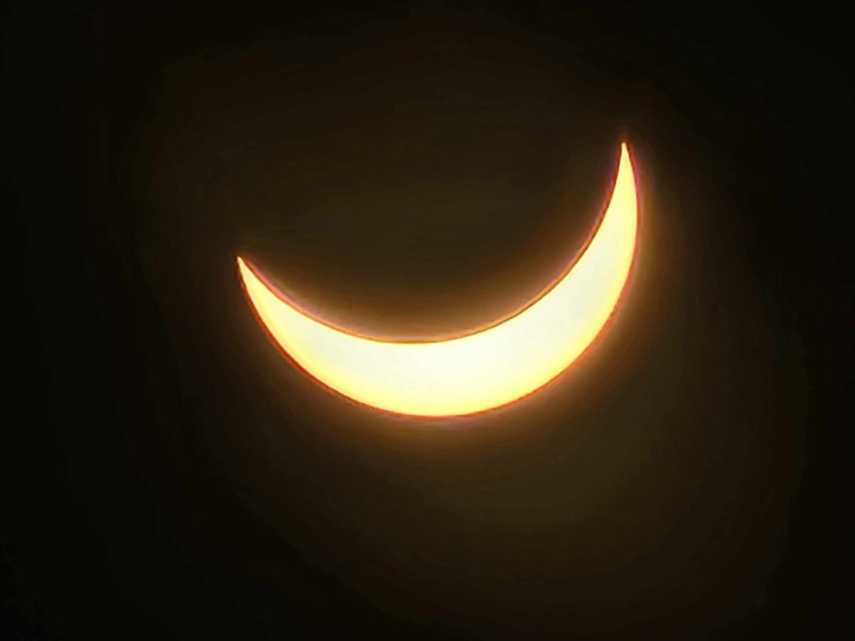 What a sight! 🌙

We hope everyone had a chance to (safely) catch a glimpse of the solar eclipse today. 😎

These pics are from our headquarters in Orono, Maine which experienced about 98% totality.

#ucumaine #maine #solareclipse #totality #mainecreditunions