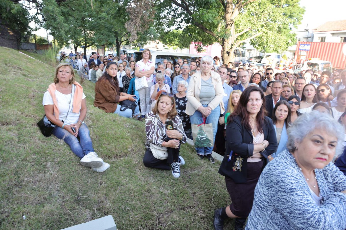 .<a href="/LeoCipriani20/">Leonardo Cipriani</a> en la inauguración de las obras de ampliación y remodelación del Centro de Salud Claveaux:
"Edificio 100% intervenido (...) acorde para brindar calidad de atención a nuestros pacientes y seguridad a los funcionarios".
Será además un Centro de #Telemedicina
