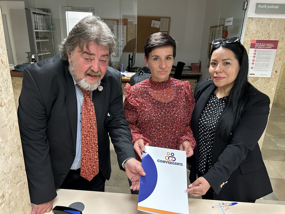 convergents_cnv's tweet photo. Avui #Convergents hem presentat la candidatura de Tarragona, que encapçala l’advocada i sindicalista agraria Cecília Castelló @ccastellomelich ,amb un miler de signatures que l’avalen. https://t.co/675cpp8i3z