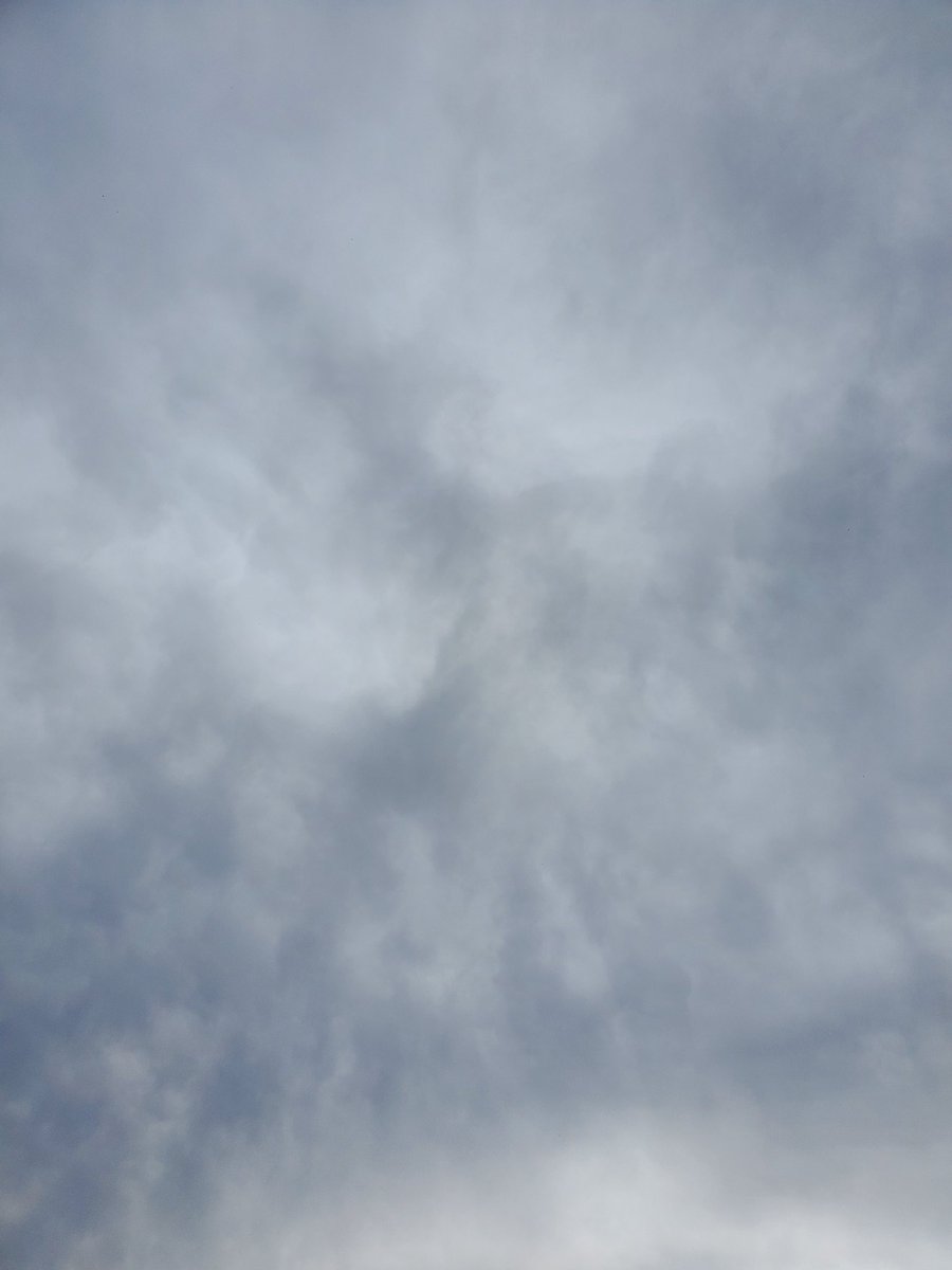 RitaTrichur's tweet photo. The view from Belleville 🤣🤣🤣🤣 #TotalSolarEclipse2024 #TotalBust https://t.co/a2PdtbeOXn