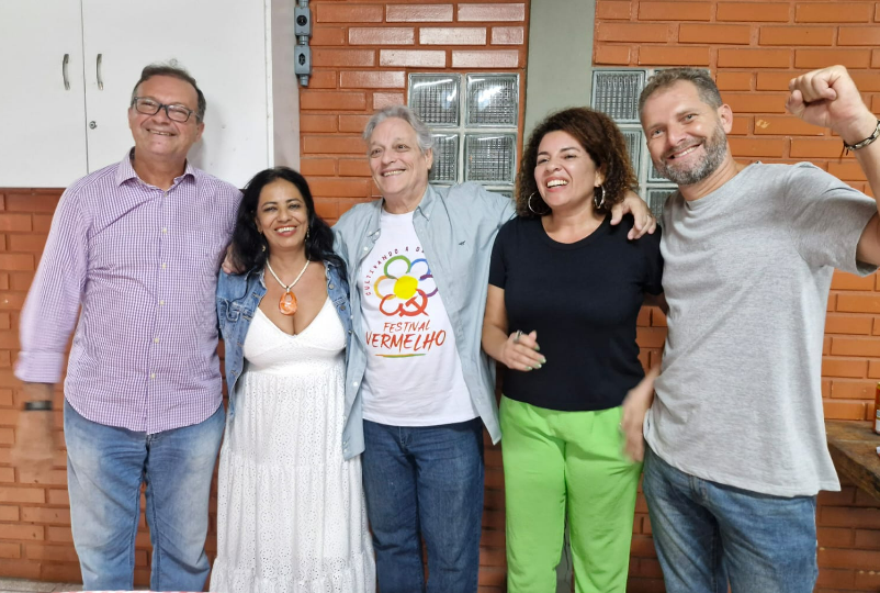 ContindaCosta's tweet photo. Na sexta-feira, dia 5, ainda teve a celebração de meio século de vida da Anderlize Abreu, ex-Presidenta do @pcdobfloripa , e uma das pessoas mais queridas da cidade! : ) https://t.co/N3Anij7a1U