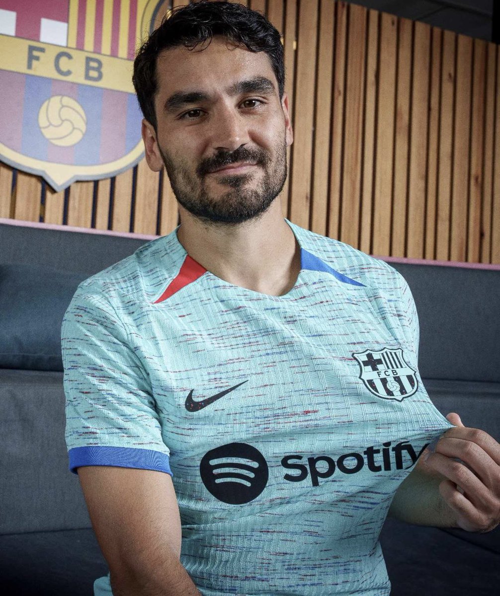 IF Barça beat PSG on Wednesday then @SurpriseShirts will give away the official Barça Third kit! 🚨 To enter the competition: 1️⃣ Retweet this tweet 2️⃣ Follow @SurpriseShirts You must enter before kick-off on Wednesday, good luck! One lucky winner will be chosen at random⏳