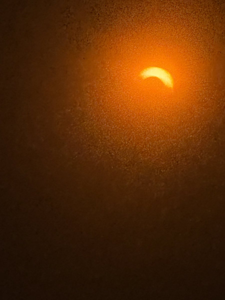 JSierraRO's tweet photo. Eclipse 🌙 https://t.co/wNxkukilEk