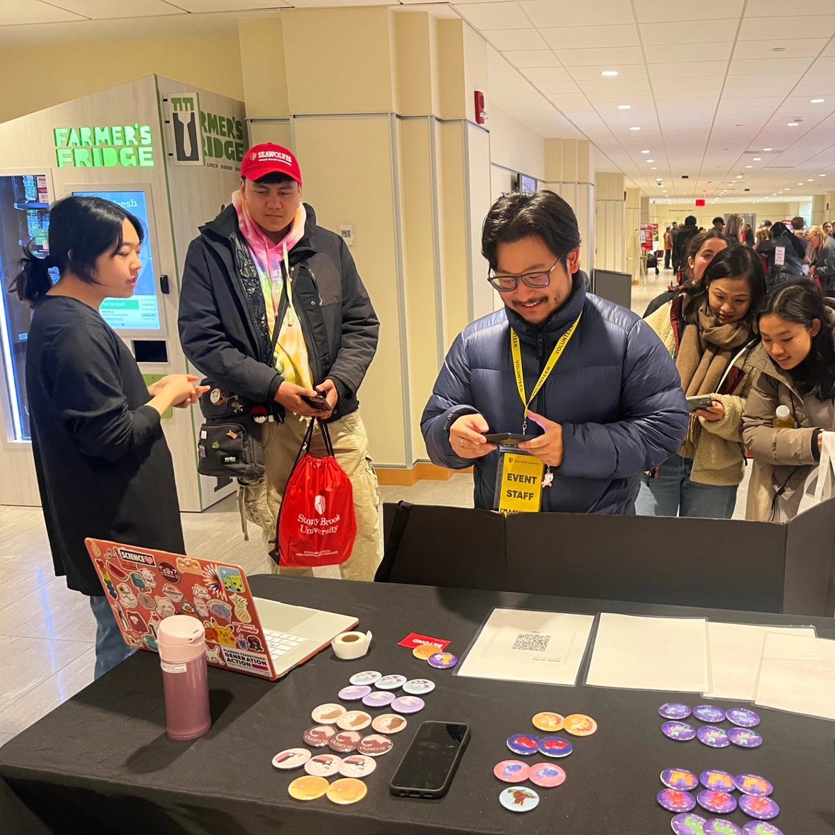 SBUCATNETWORK's tweet image. Thank you to everyone we met at Admitted Students Day👩‍🎓!! We're so happy to have met all of the incoming students. Congratulations 🎊 on getting into Stony Brook! We hope you feel welcomed in our wonderful community and hope to see you next semester at our upcoming events!!! 🤗💜