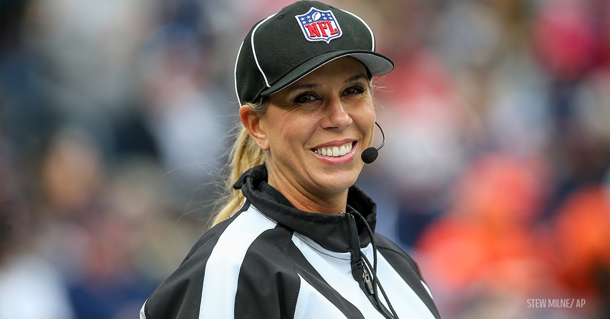 #OTD in 2015, Sarah Thomas became the first full-time female official in the @NFL 👏 She made @NFLOfficiating history again in 2021 as the first woman to officiate the Super Bowl. Learn more about Thomas' groundbreaking officiating career: ops.nfl.com/3GpeIM6