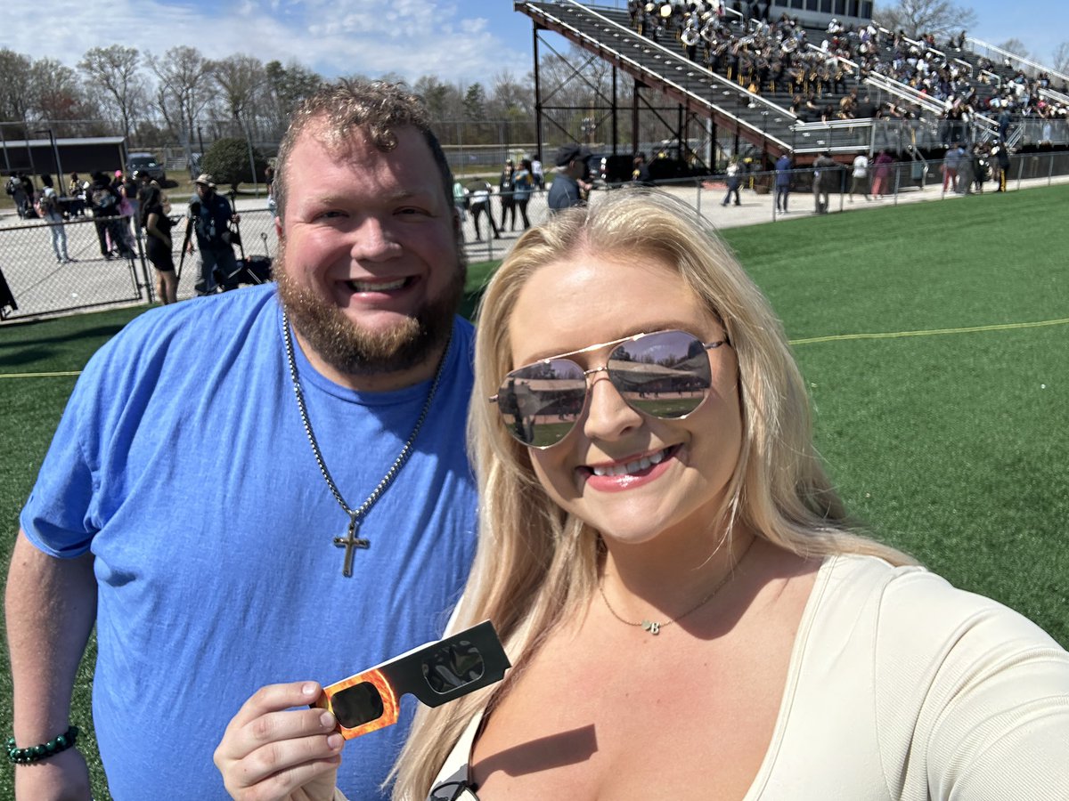 RandiBonTV's tweet image. It’s a real watch PARTY here at @BowieState! Music, dancing and history in the making ☀️🌕

@Poth2887 &amp;amp; I are getting in on the fun.

LIVE coverage starts NOW on @DCNewsNow!