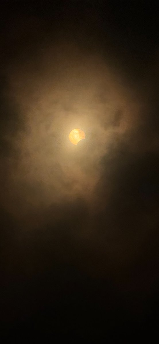jyuresko's tweet image. #shotoniphone #yesfilter #eclipse2024 #Apple