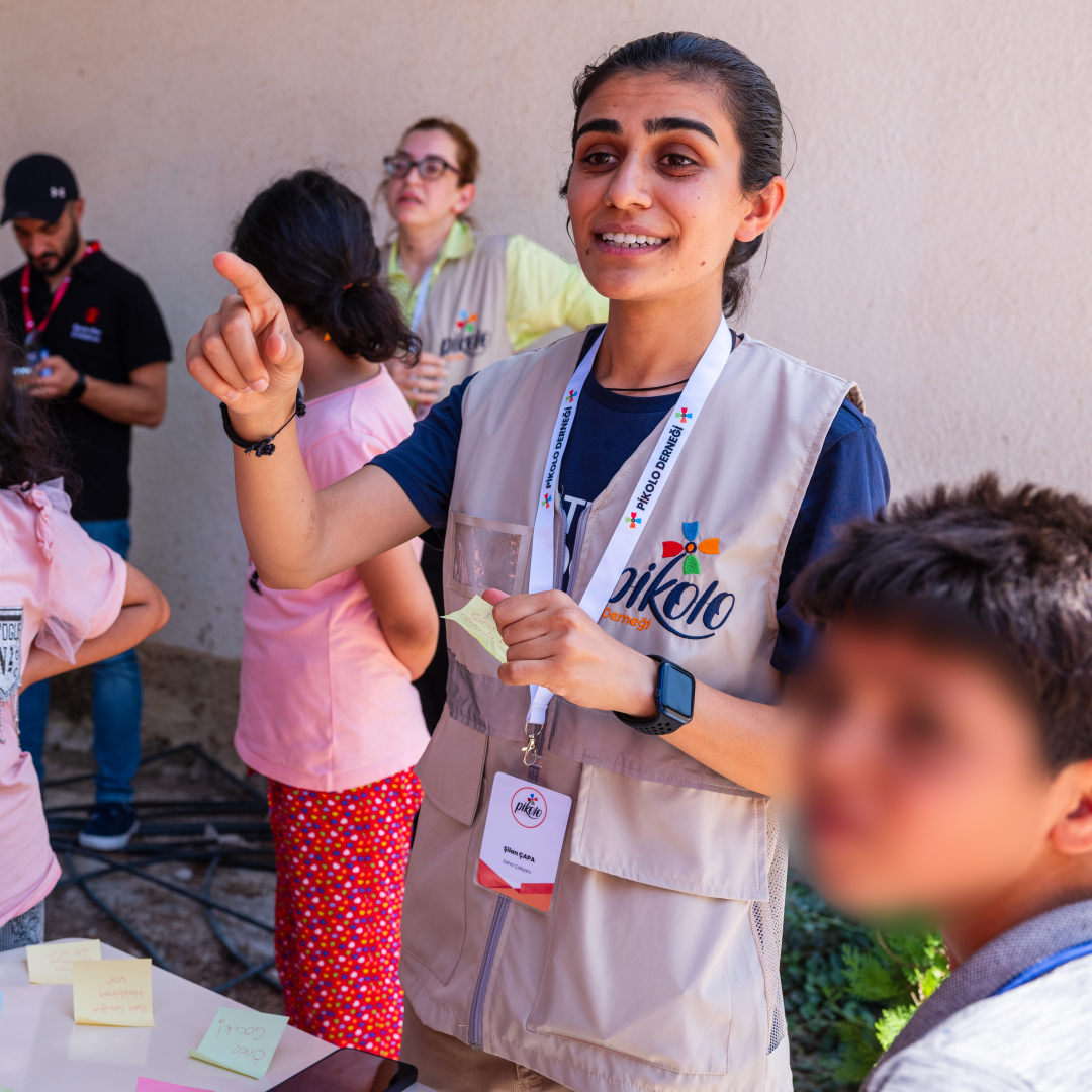 Last year's earthquakes in Turkey and Syria had a huge impact on the lives of children. In southern Turkey, @savechildrenuk and local partner Pikolo have been holding workshops where children affected can share their experiences and feelings. dec.org.uk/turkey-syria