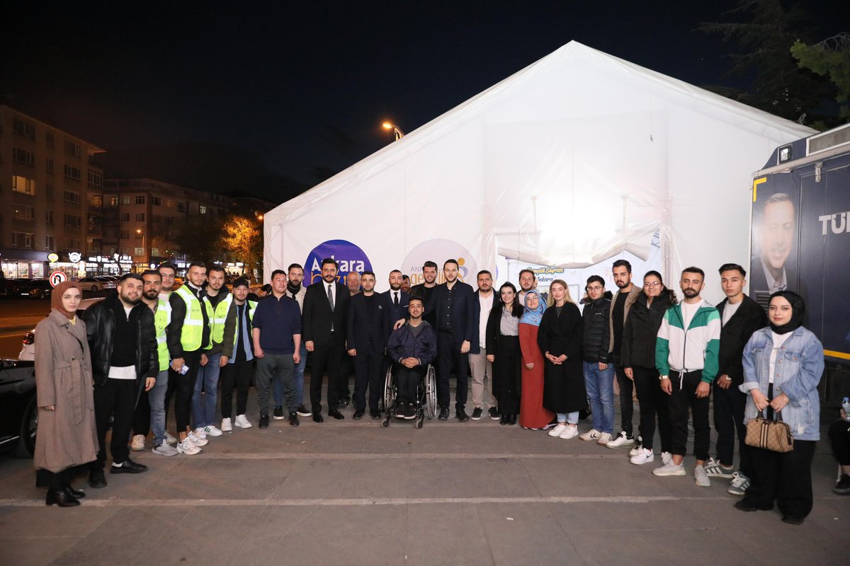 Ramazan’ın 29. gününde de İftar Çadırımızdayız🙋🏻‍♂️

Ramazan ayı boyunca iftar soframızın bereketini paylaştığımız İftar Çadırımızda on binlerce vatandaşımızı ağırladık. 

Birliğimiz, beraberliğimiz ve muhabbetimiz hep devam edecek😊

Seneye Ramazan ayında görüşmek üzere👋🏻