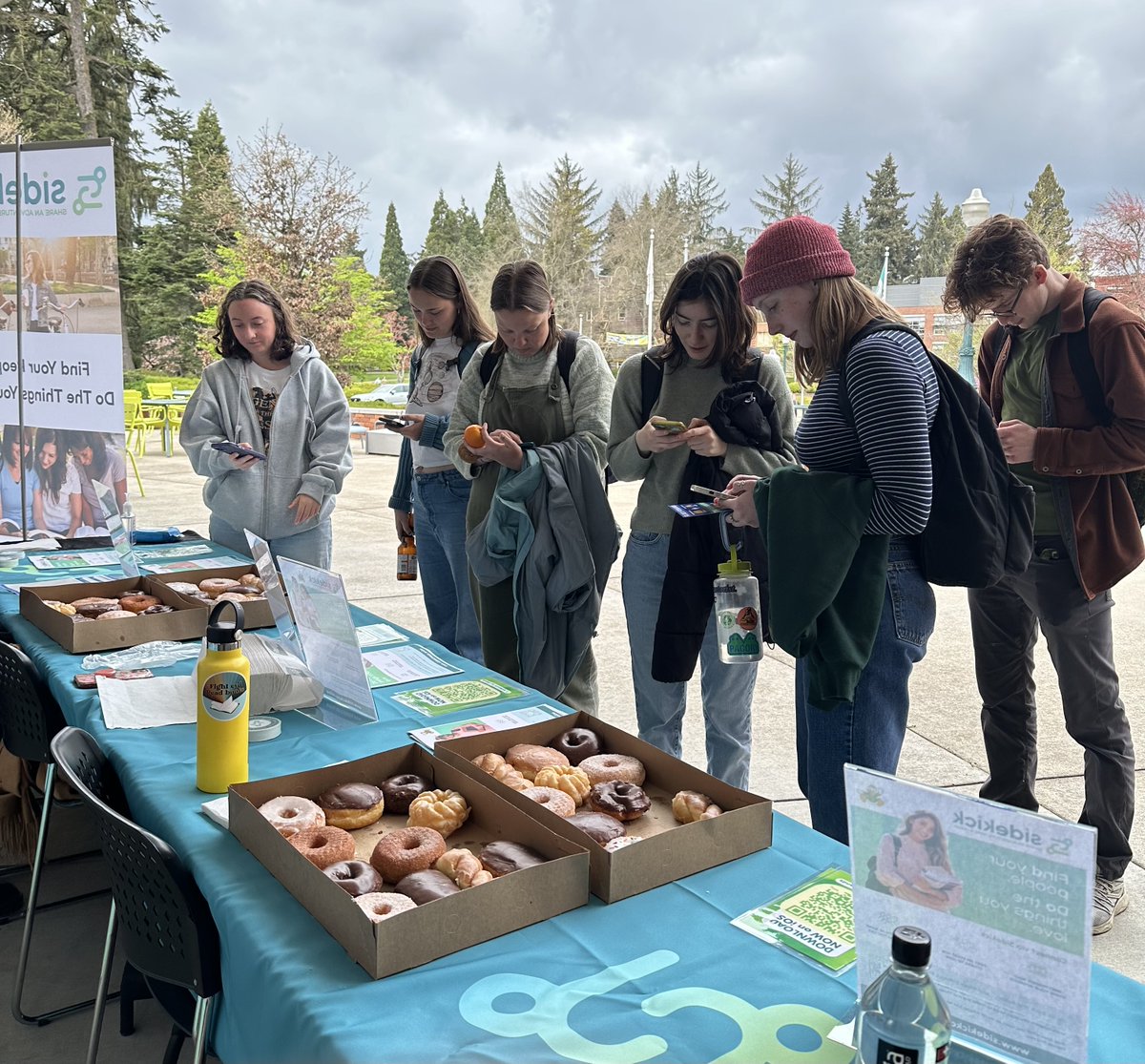 sidekickfriends's tweet photo. Last week, we introduced #sidekickforfriends on the University of Oregon campus! Lots of great conversations and hopefully the start of new and healthier connections. Plus, donuts! 🍩
#friendship #wellnessjourney #friendshipapp #SidekickApp #findyourpeople https://t.co/mVAds6rGKJ
