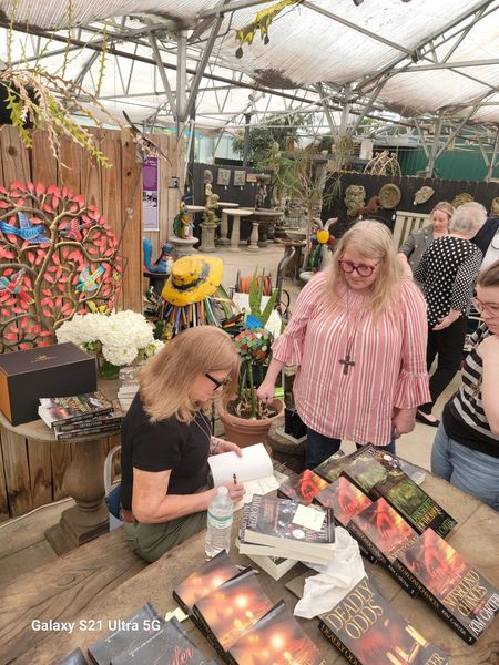 **RT** It was an incredible afternoon to meet some of my #reader fans & friends at my #booklaunch party and 'Meet and Greet' for my new 'A Clara and Iris Mystery' at @ATLWaterGarden! Thanks to all who came to support my new #book... ~Kim Carter @kitcatlyon @hallmarkmystery