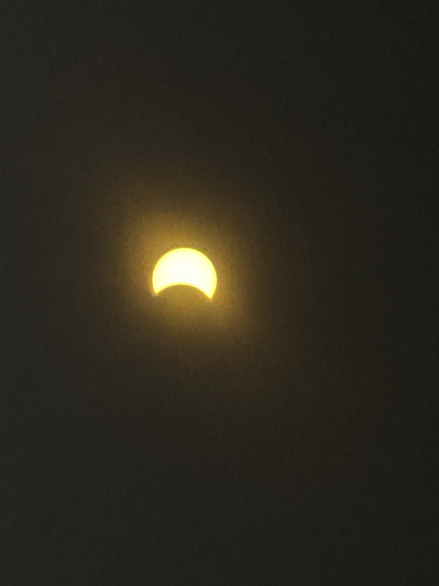 El #Eclipse2024 pasando sobre California Central. Hora: 11:15am Pacific