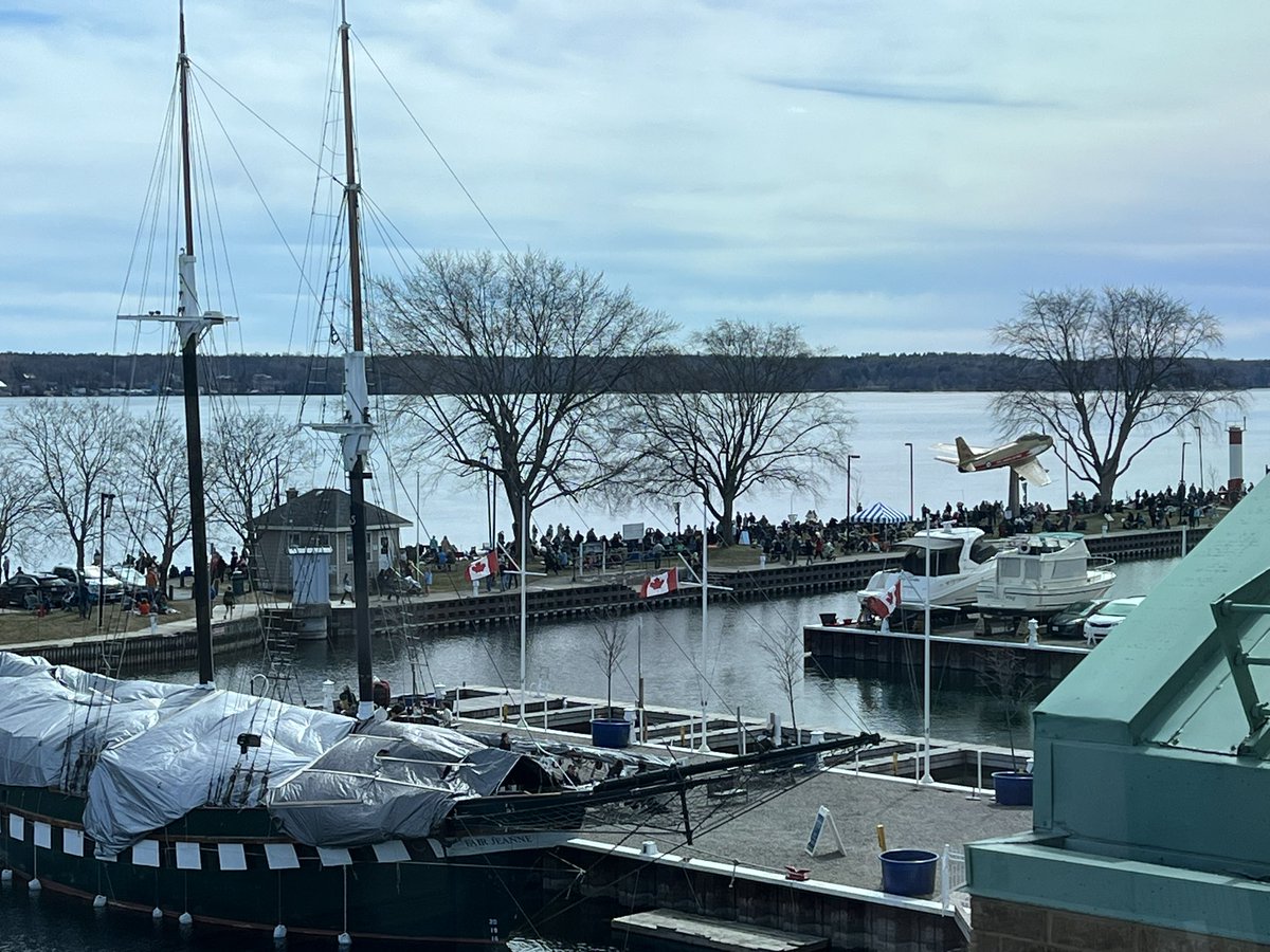 Lots of people on Blockhouse Island in Brockville for the Eclipse!