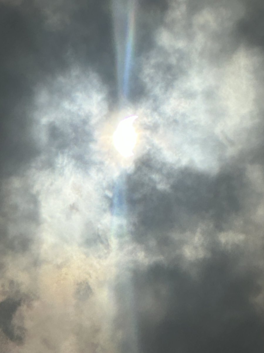 colee_wissy's tweet photo. Solar Eclipse Houston Texas 77048 
1:35 PM
#SolarEclipse2024 https://t.co/qbsRRKHeq6