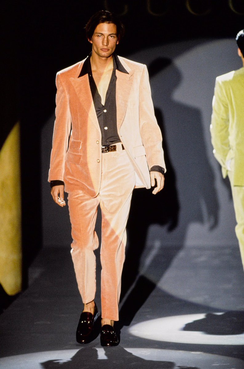 StreetFashion01's tweet photo. Gucci by Tom Ford Velvet Suits (1995) https://t.co/bwvNH5JQPY