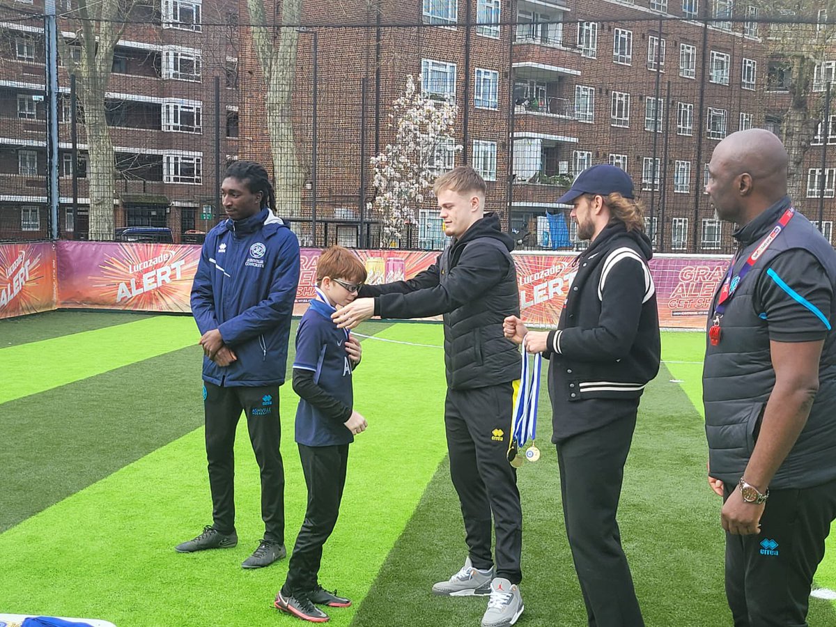 🙌 Last Friday was a day to remember <a href="/qprsoccerschool/">QPR Soccer Schools</a>! 

⚽️ Joined by Lucas Anderson &amp; <a href="/murphycoops7/">Murphy</a> from <a href="/QPR/">QPR FC</a> 1st team, participants were thrilled as they presented the end-of-week prizes, shared valuable advice, making it an unforgettable experience!

💻 qprsoccerschools.co.uk