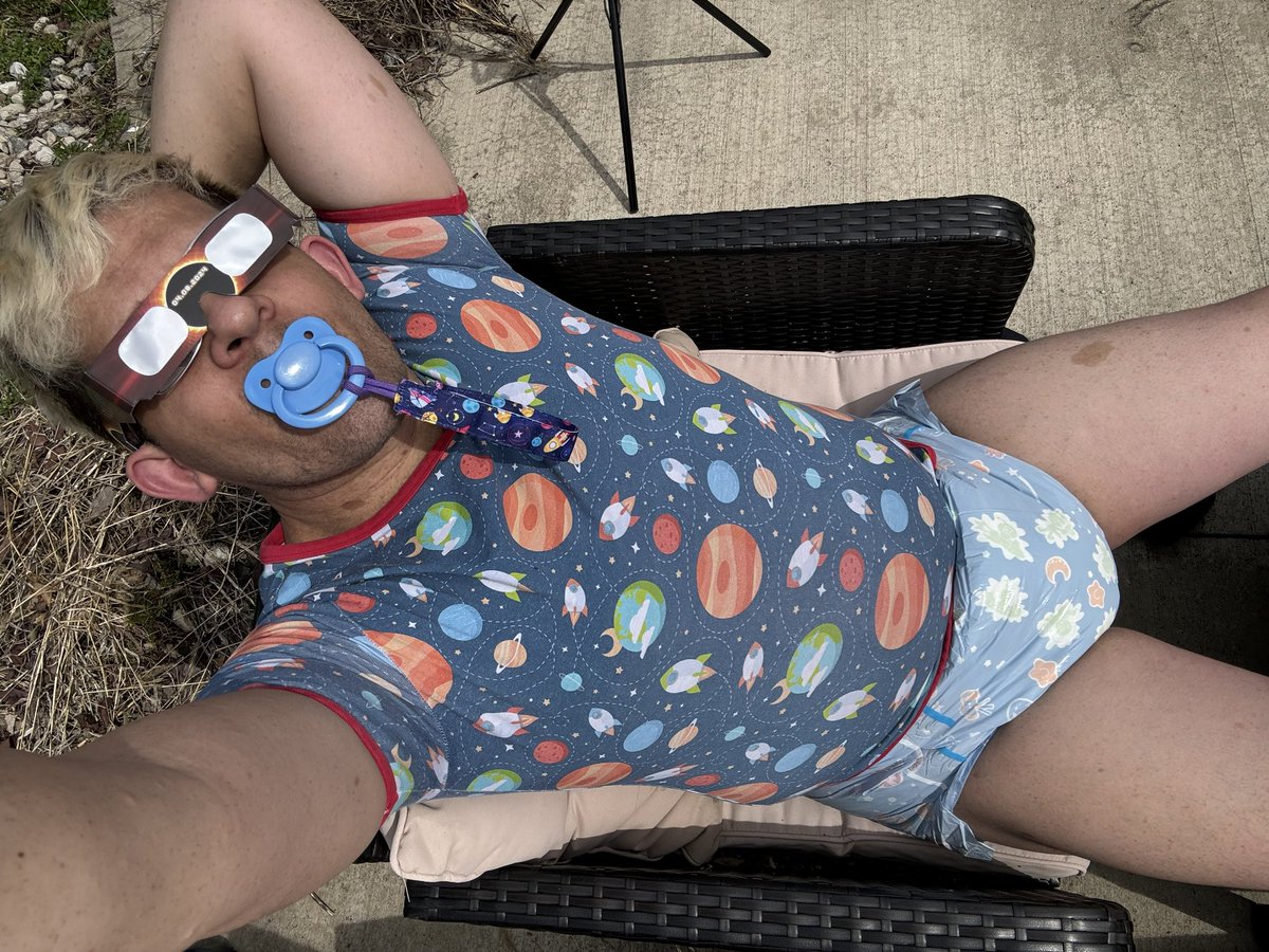 Perfect clear sky for the eclipse. Diaper from @ABUDiapers Onesie from @OnesieDownunder Paci clip from @CrinklyCrafter