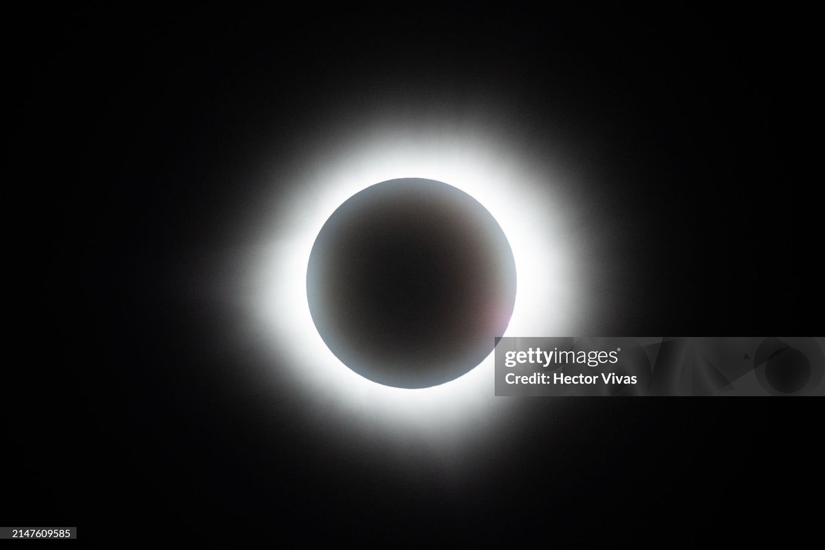 The sun disappears behind the moon during the total solar eclipse seen from Mazatlan, Mexico 📸: @hvivas24 #Eclipse2024 #SolarEclipse2024