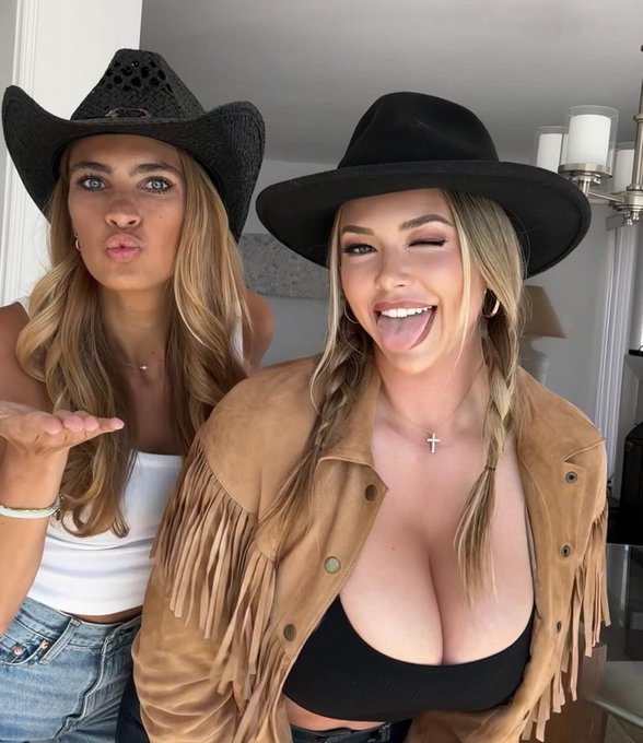 2 pic. Just your typical Wisconsin farm girls ?? https://t.co/u1La99MIeO