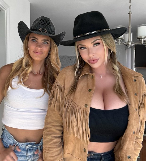 1 pic. Just your typical Wisconsin farm girls ?? https://t.co/u1La99MIeO