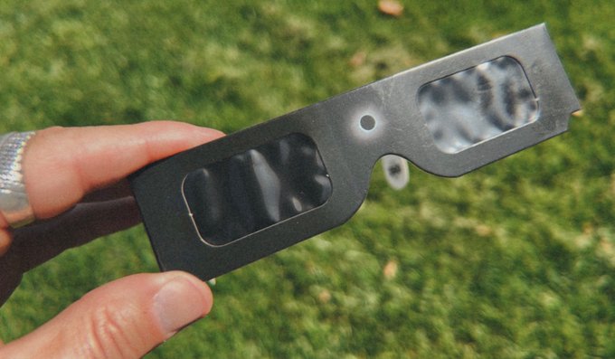 Got here in time! I&rsquo;m in Indiana at the dead center of totality 😎⚫️ #SolarEclipse2024 https://t.co/A<a href="/tag/solareclipse2024"class="tags"><span>#solareclipse2024</span></a>