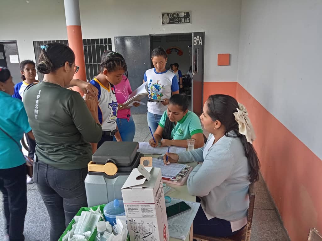 ¡Cumpliendo con los compromisos! 

En el estado Delta Amacuro, la Unidad Médica <a href="/ipasm_tucupita/">ipasme_tucupita</a> cumplió con éxito una jornada de inmunización para toda la muchachada de la Escuela Bolivariana "Petión''. 

#UniónPatriótica
<a href="/NicolasMaduro/">Nicolás Maduro</a>