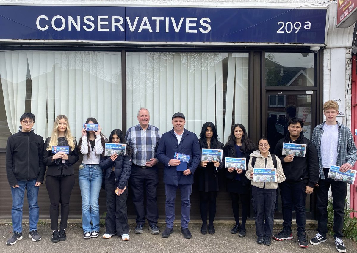 Week 2 Day 1 for my new #EasterWorkExperience team. Smaller number this week but they are full of energy & enthusiasm! @HAConservatives @HEConservatives @Conservatives @StefanVoloseni1 @Councillorsuzie