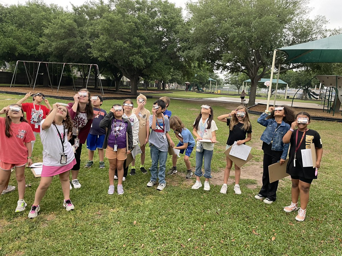 Guajardo_JHE's tweet image. So many happy yells when the sun finally comes out from behind the clouds. #hayeshawks