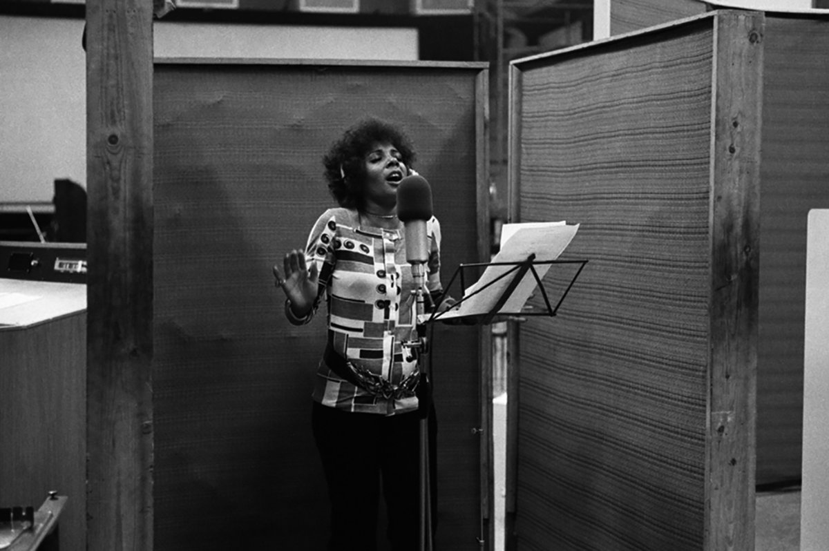 Shirley Bassey during recording sessions for the song 'Diamonds Are Forever' which took place at Cine-Tele Sound Studios, Kensington Gardens Square, Bayswater, London on the 31st of July 1971  #JamesBond #ShirleyBassey