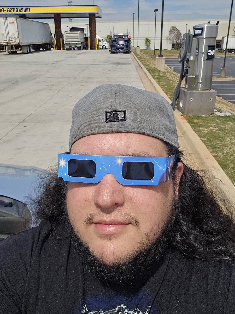 LocoDeath's tweet image. Solar Eclipse who dis?