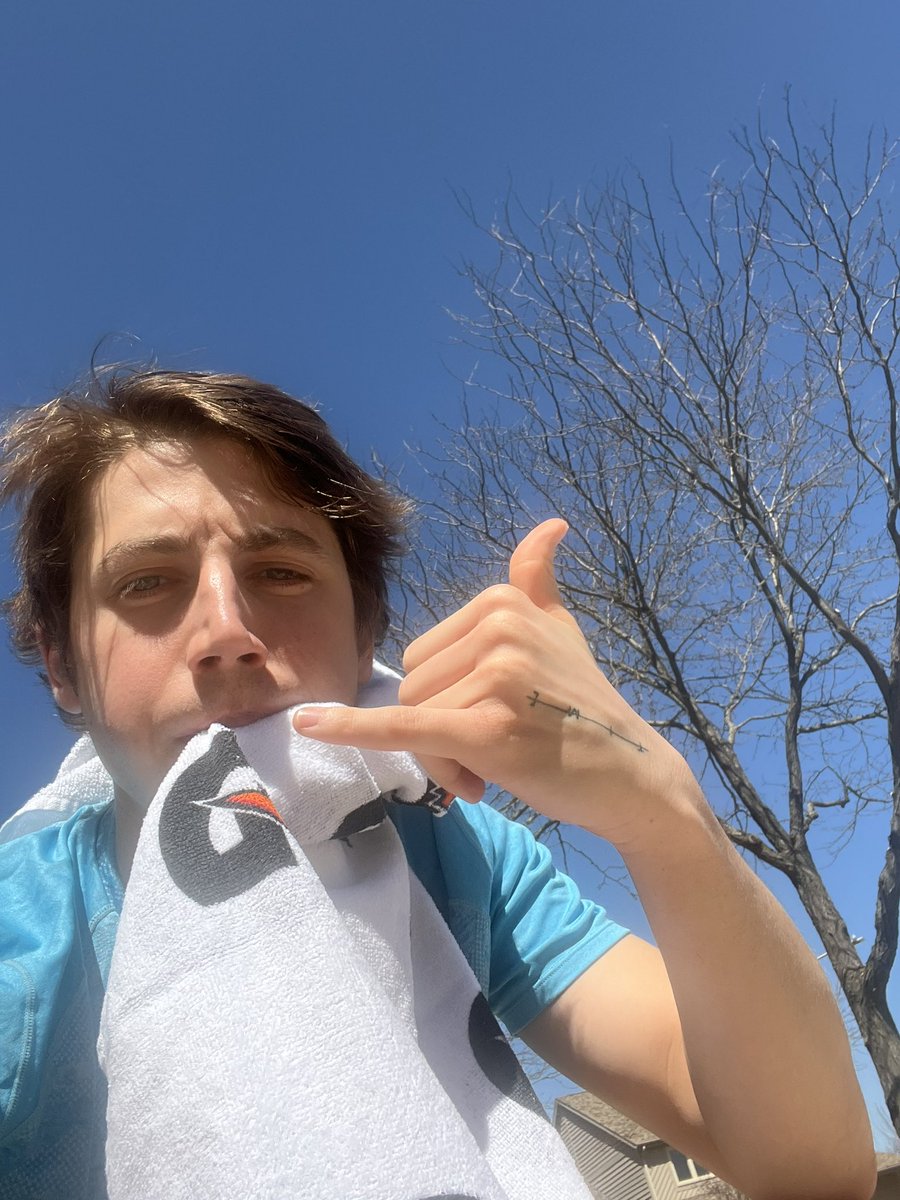 NewmarkTennis's tweet image. Morning miles/sweat✅
Endorphins flowing✅
Tennis winners picked✅

🎾 FREEPLAY(S) for tomorrow morning? 40 LIKES/RT and I’ll drop 2 plays for you guys. I owe you some winners :) 

Hope everyone has an amazing Monday 🤍

#GamblingTwitter #GamblingX #Tennis