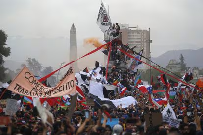 elvillegaschile's tweet photo. Bachelet tiene toda la razón, efectivamente hay "sectores" que ponen en riesgo la democracia https://t.co/vahHXeFZTV