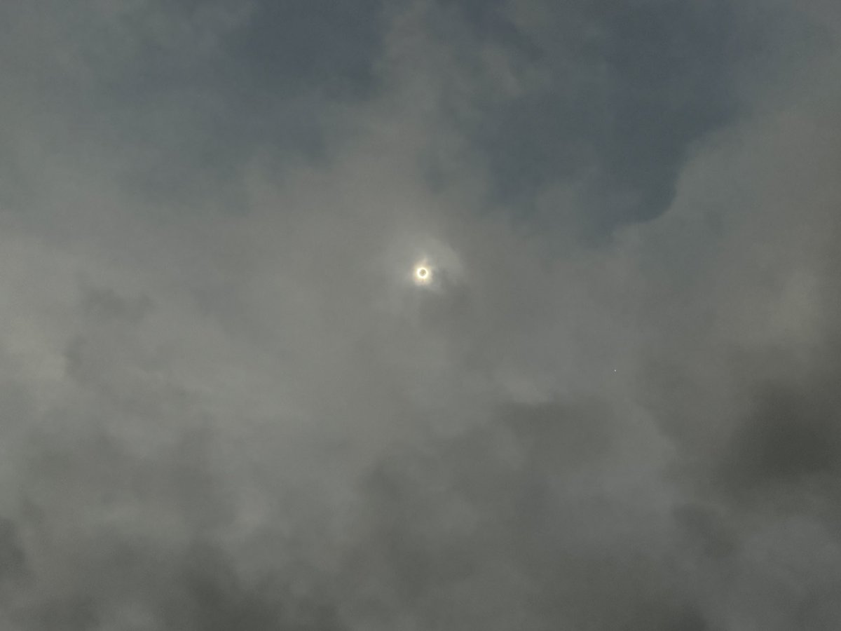 Bloghappy's tweet photo. Yay! My 2nd total eclipse was just as amazing. #Eclipse2024 #EclipseSolar2024 https://t.co/1TDqCsuBUL