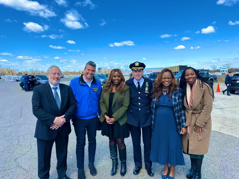 Yesterday, I joined Chasdei Lev at their annual Passover distribution for teachers and rebbeim families. Thank you to this tremendous organization and their volunteers for giving back to our community. Happy Passover to all who celebrate!