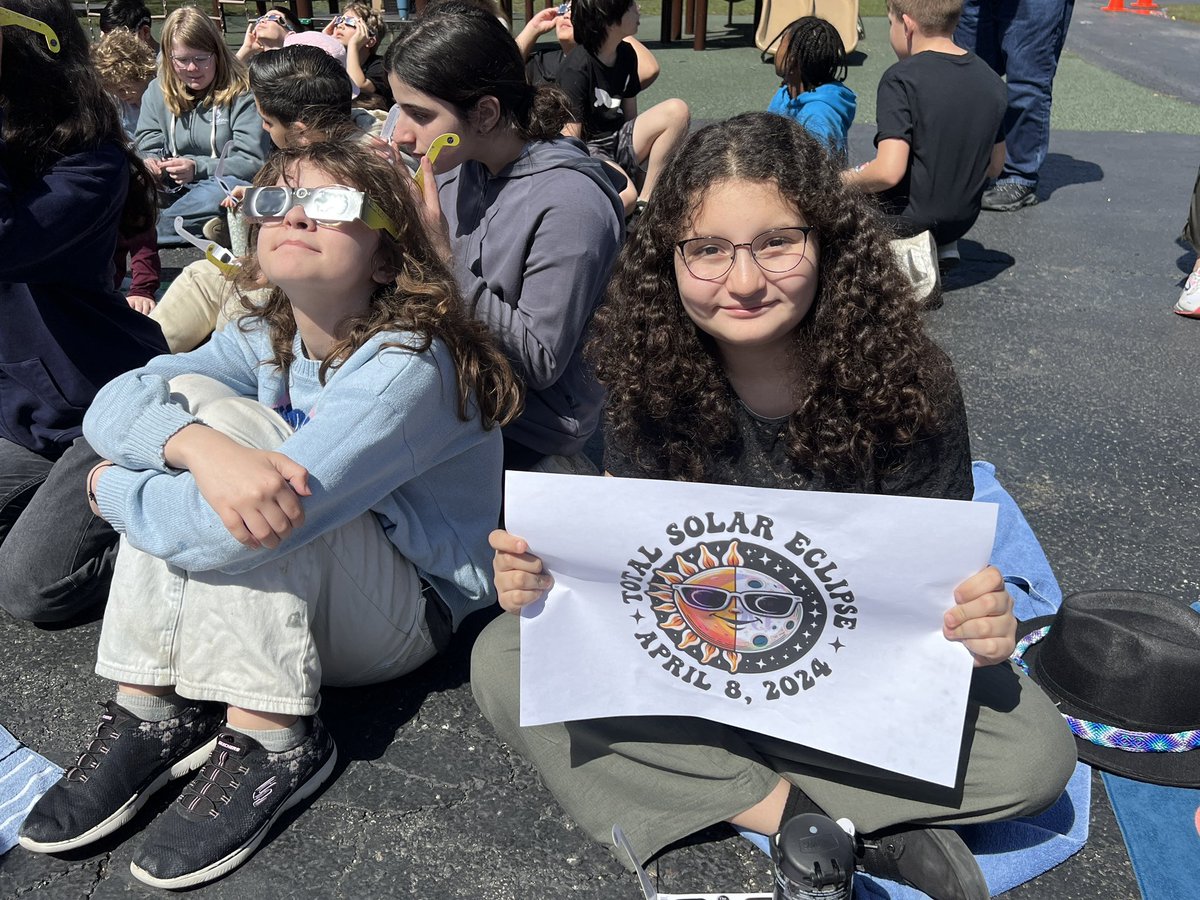 D123Sward's tweet image. Sward students enjoyed a spectacular display of nature watching today’s solar eclipse ☀️🌕 #swd123 #d123 #scienceisawesome #SolarEclipse2024
