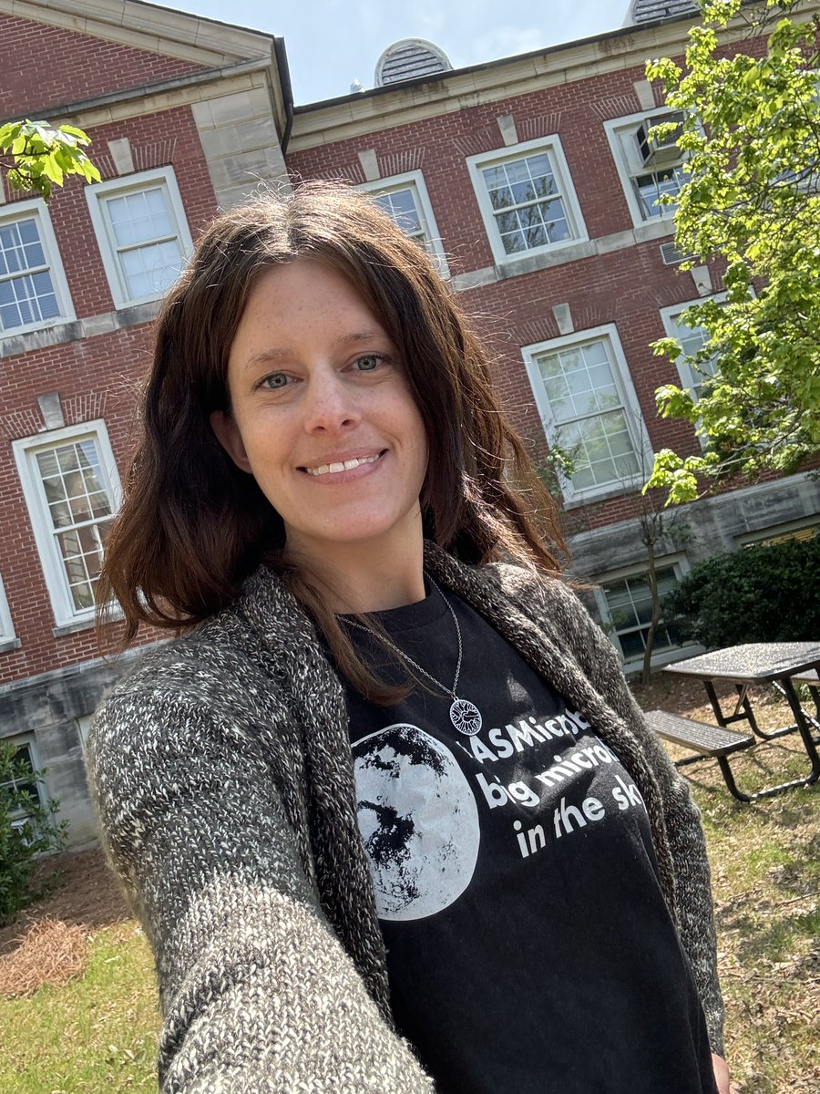 Aeriel_Belk's tweet image. Wearing an apt shirt to watch our 85% of the eclipse! #asmicrobe @bioinformer if the giant microbe is eating the sun, is the sun a carbohydrate?