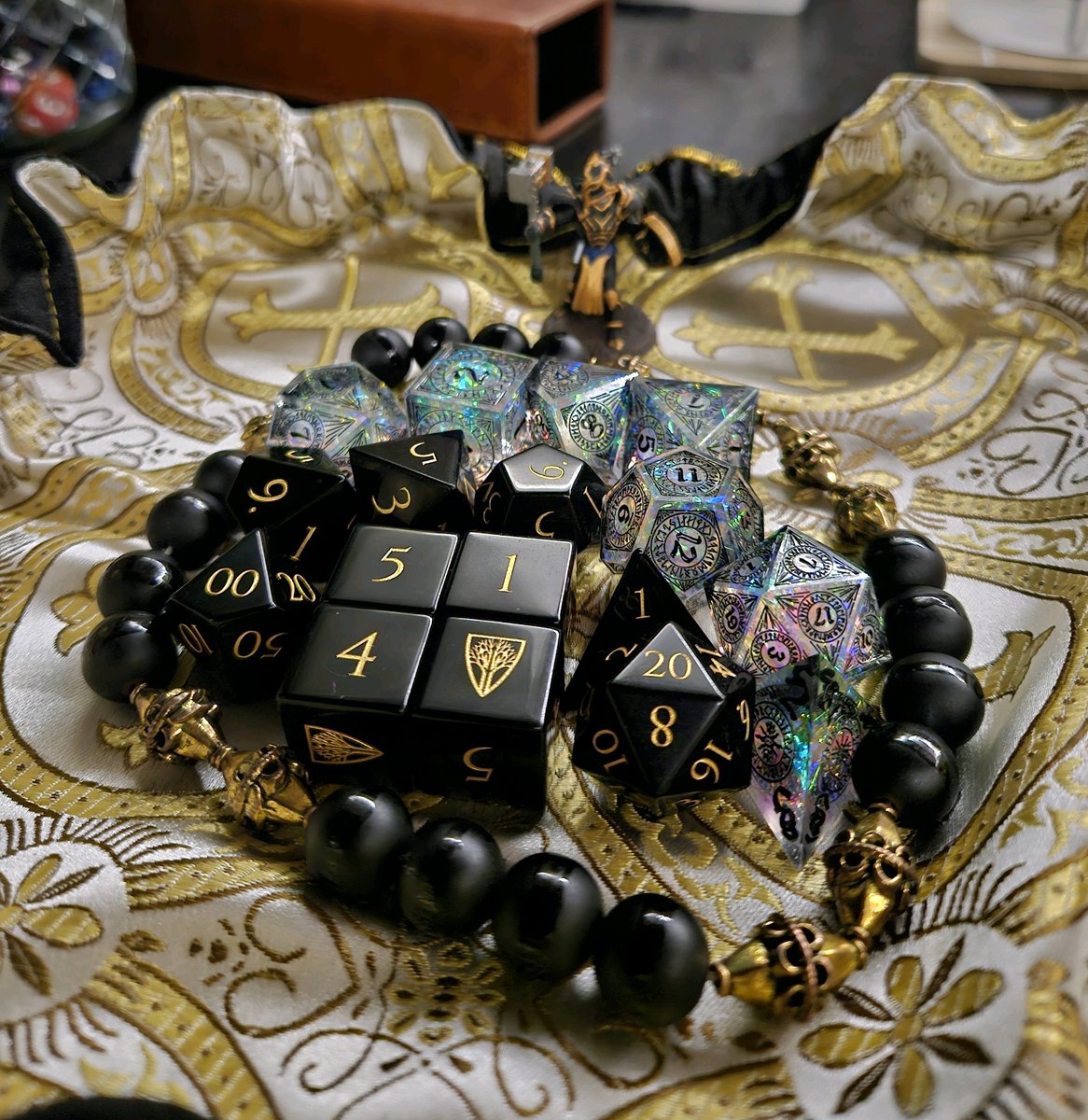 Take a closer look at Tyrall's dice and dice bag, with the rosary prop made by our lovely DM

#dungeonsanddivergents #dnd #dnd5e #dungeonsanddragons5e #neurodivergent #ttrpg #dnddice #d20 #dndgroup #livestream #twitch #twitchstreamer #dnddice #dnddicebags #dicegoblin