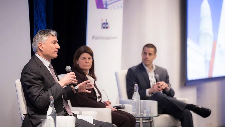 WBrandsW's tweet photo. How #marketers can navigate the legal pitfalls of generative #AI - @marketingdive  https://t.co/OdfJpHzOTK https://t.co/9HfakzzF9x
