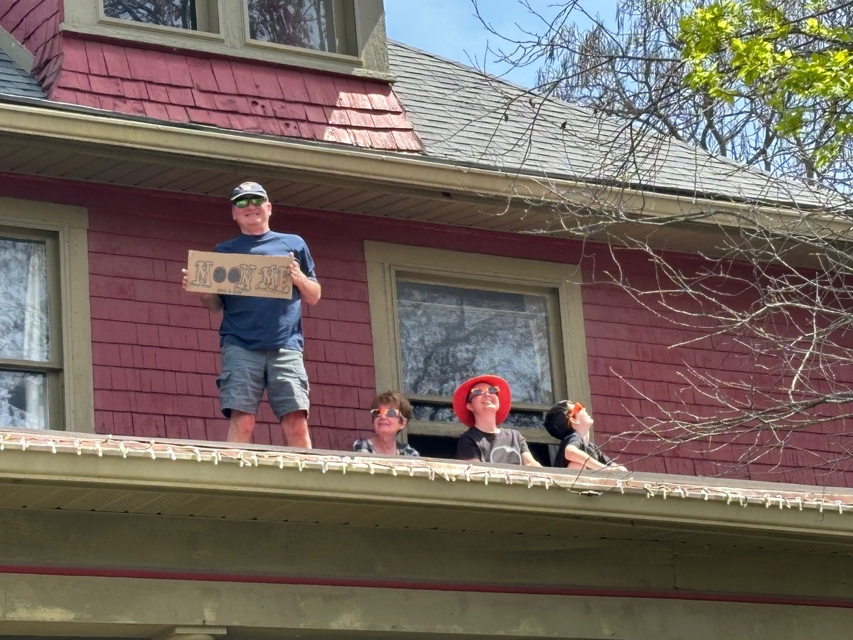 Eclipsing in Irvington: Man on a roof with a ‘Moon Me’ sign. No takers yet. 

Out looking for skeletons in eclipse glasses, but no such luck. #Eclipse2024