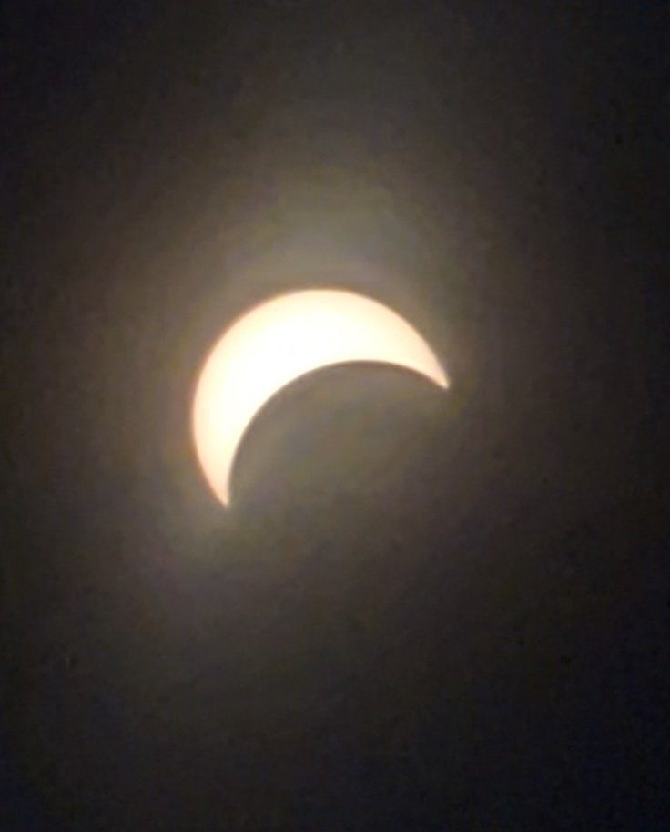funrunr1's tweet photo. Matthews, IN #Eclipse202
2:48 pm https://t.co/utTvc2iTPy