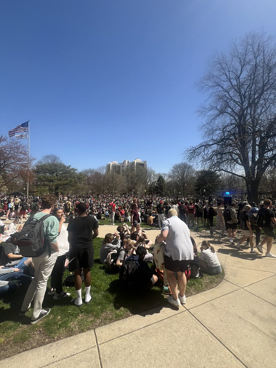 Busiest I have EVER seen the Quad #SolarEclipse