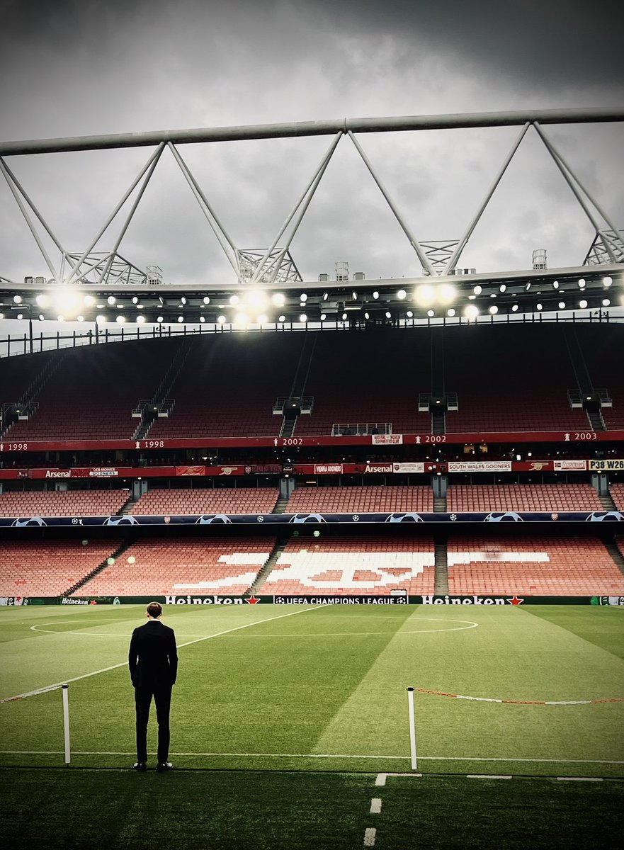 Thomas Tuchel taking a moment on his own pitchside at the Emirates ahead of tomorrow’s Champions League quarter final against Arsenal… @footballontnt