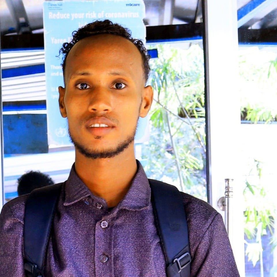 #Somalie : Mohamud Abdirashid Moallim, 4e journaliste 🇸🇴détenu en 2024, a été libéré par les services de renseignement locaux après 7 j de détention dans la région de Gedo. RSF est soulagée par sa libération mais rappelle qu'il n'aurait pas dû être arrêté sur des motifs infondés.