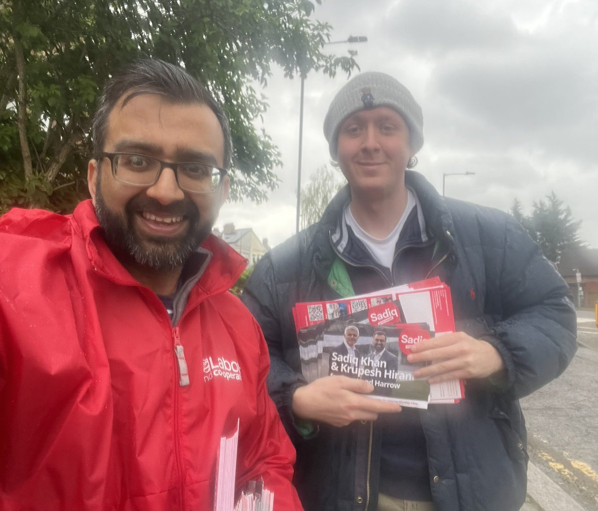 Brilliant to be out this evening with @KrupeshHirani campaigning in Brondesbury Park. ☔️ Over the last 14 years the Tories have broken our NHS, made deep cuts to our public services and divided our communities. Vote @SadiqKhan & @KrupeshHirani on 2 May. 🗳️🌹