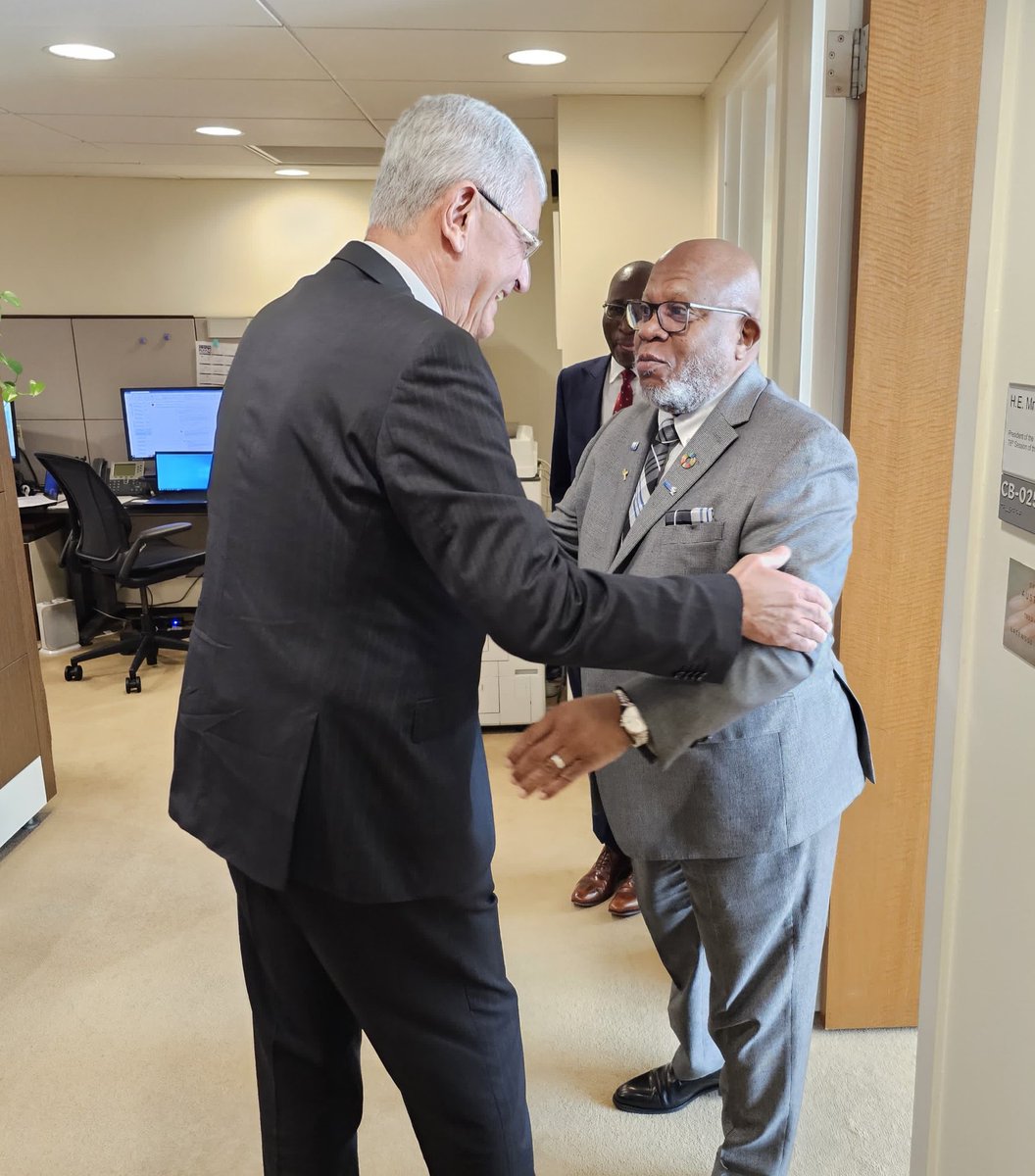 I was received in New York by HE Dennis Francis, President of the 78th UN General Assembly @UN_PGA . We had a fruitful exchange of views on the matters relating to the reform of the #UN Security Council & the developments in our region. Thanks for the kind hospitality..🇹🇷🤝🇺🇳🇹🇹