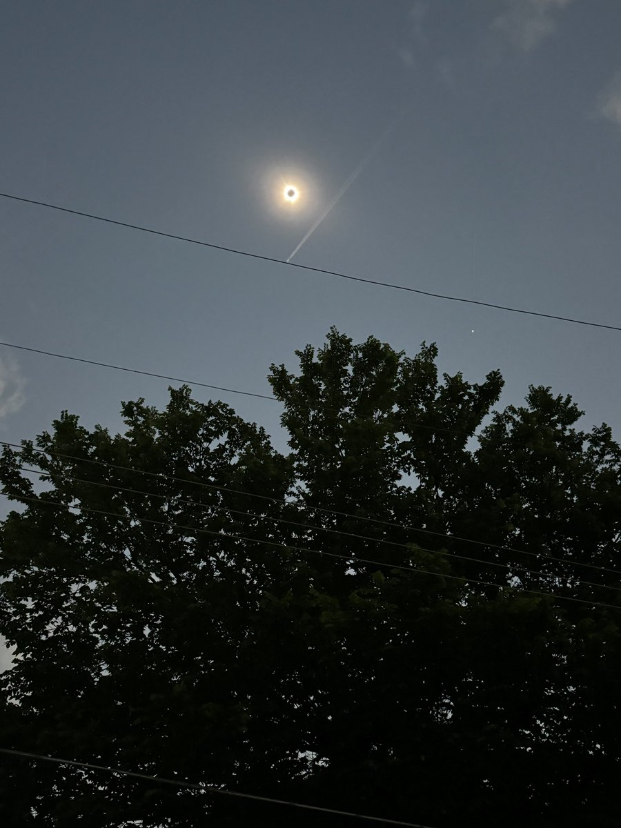 JCTate1215's tweet photo. Totality. #SolarEclipse2024 https://t.co/ujGRrrmvx6