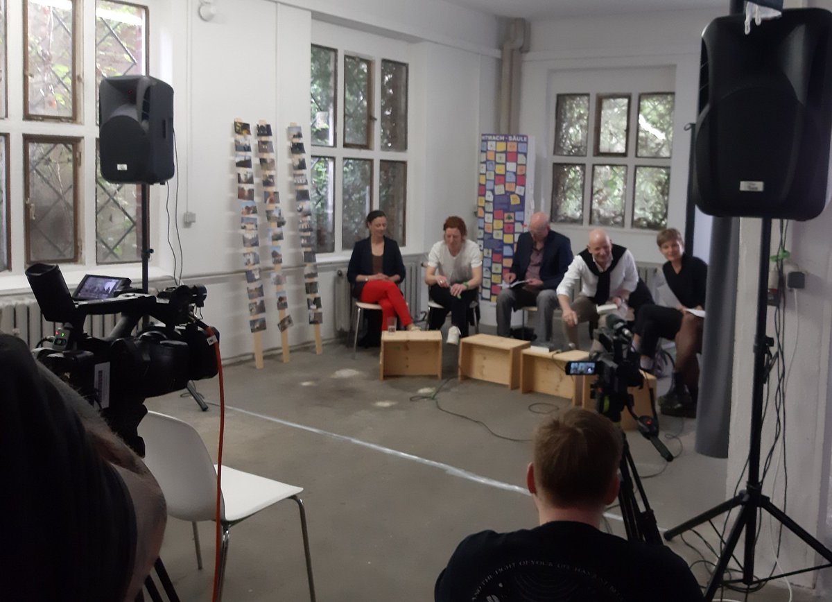 Auftakt zur Gesprächsreihe 'Jetzt in Sachsen' des @EFBI_Sachsen in Kooperation mit @TolSax heute in #Wurzen. Lebhafte Diskussion über Demokratie und Zivilgesellschaft mit Franziska Maschek (MdB), Martina Glass (#NDK), Richter Hartwig Kasten und #EFBI-Direktor Oliver Decker.